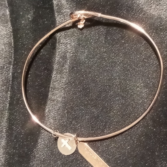 Origami owl  Silver Cross Charm Bracelet sterling silver 925 in rose gold. - Picture 1 of 7